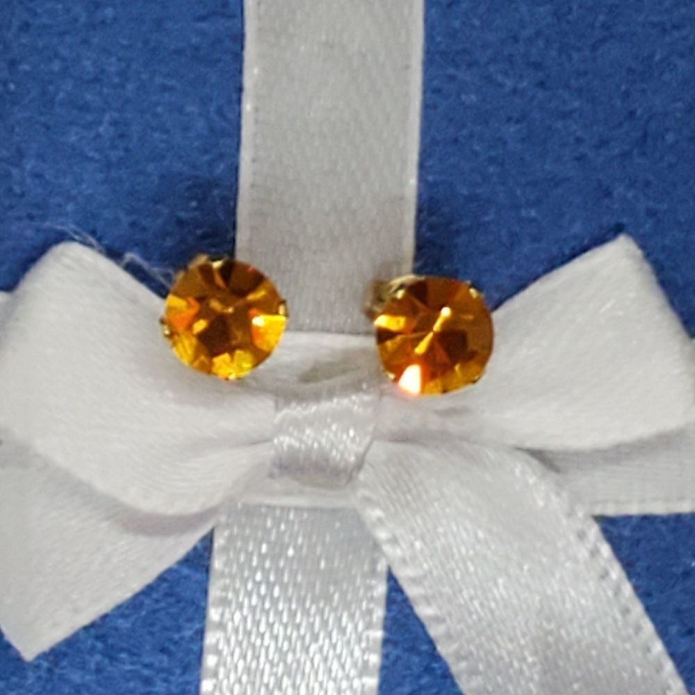 Stud Earrings - Picture 5 of 8